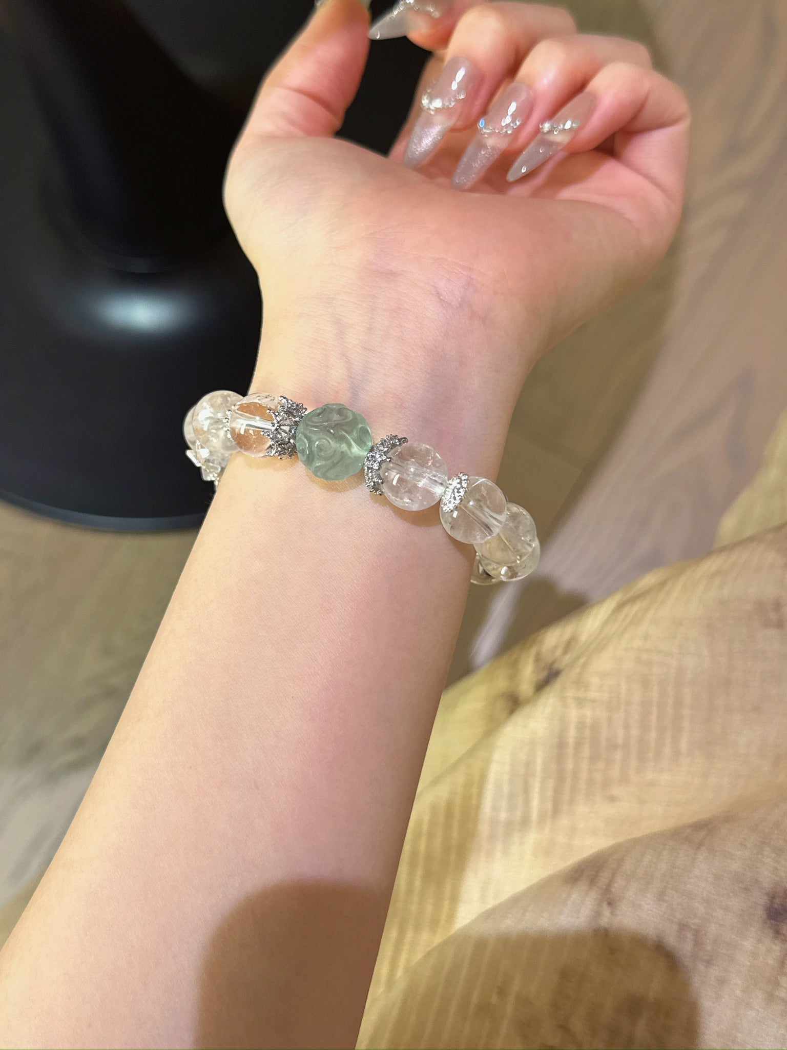 ▫️▪️ White crystal fluorite moire bead bracelet